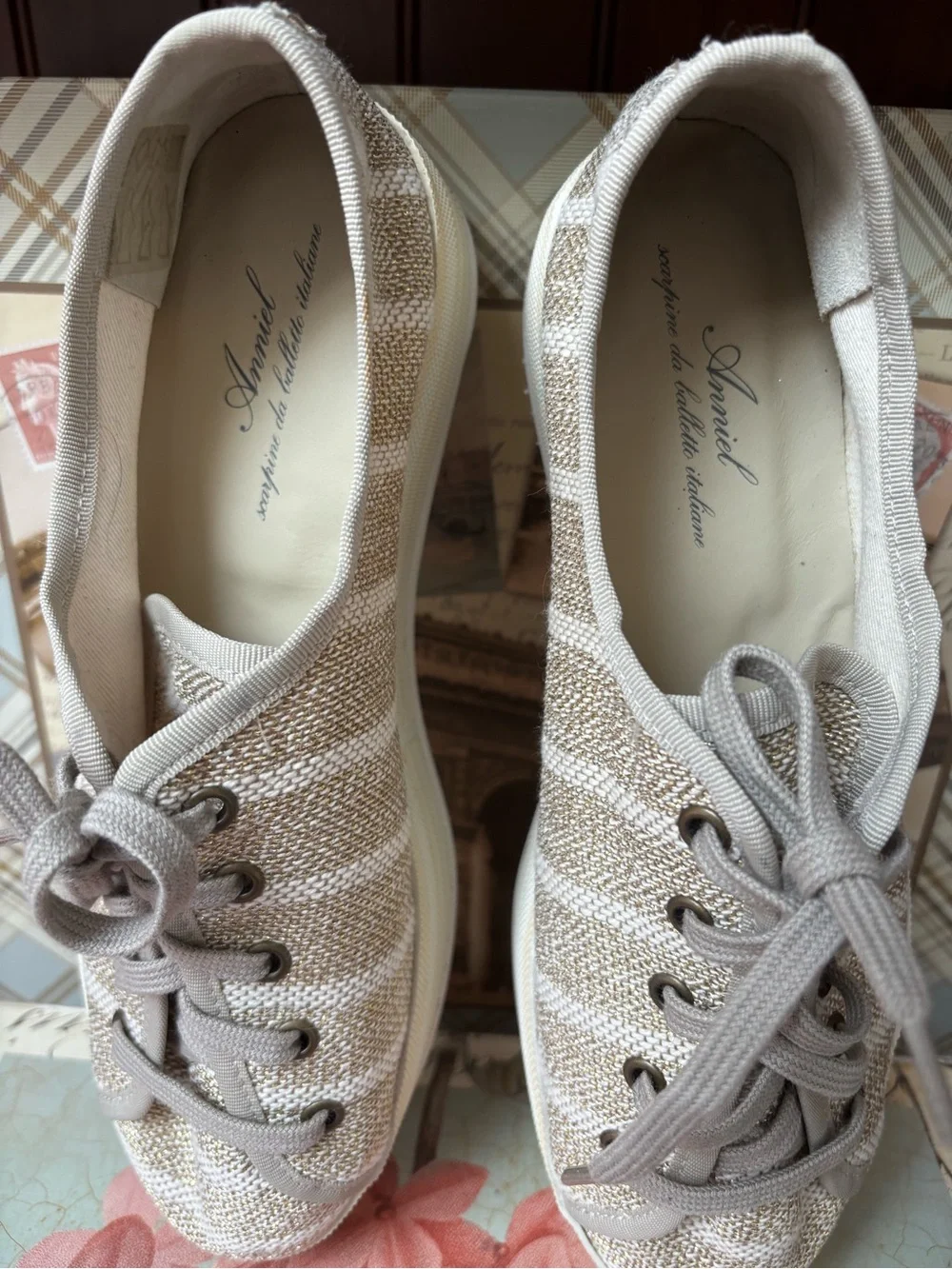 Anniel Soft Gold Metallic Striped Jute Woven Lace Up Flat Shoes. Size 9
